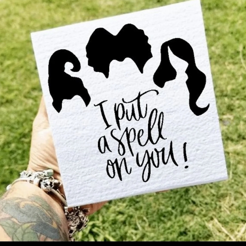 Hocus pocus woodsign